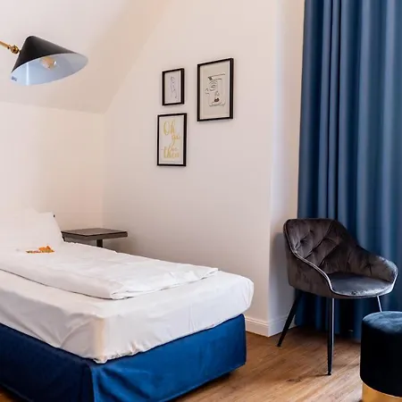 Und Location Cham 3*