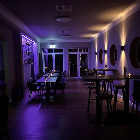 Und Location Cham 3*