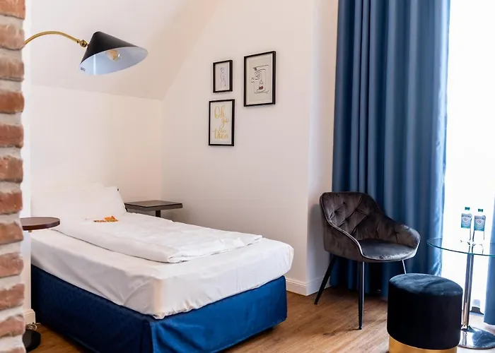 Und Location Cham 3*